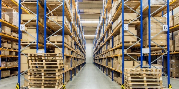 Les Racks Dynamiques pour Colis : Optimisation de l'Espace et Efficacité Logistique